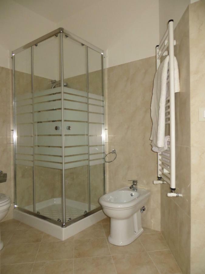 Leonardi Villa *